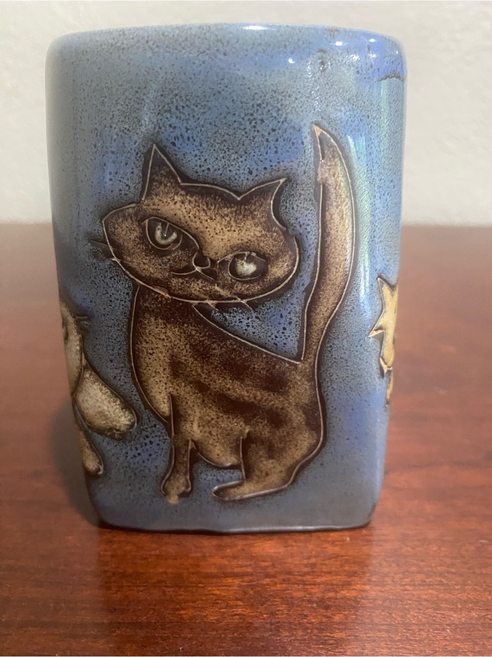 Mara Stoneware, Playful Cats Mug with a Signature Square Bottom     12 oz